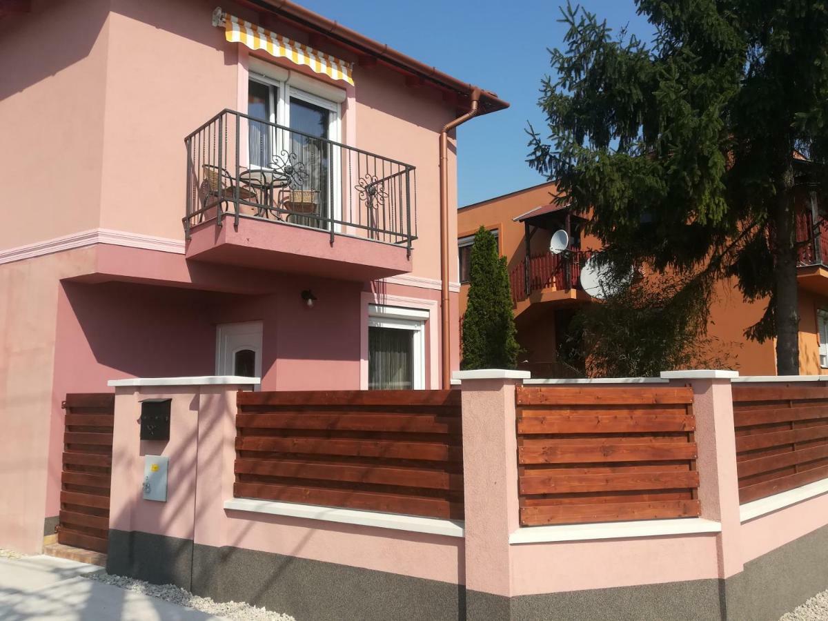 Dream Lux Apartman ハイデゥソボスロー エクステリア 写真